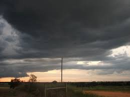 clima cielo grisaceo