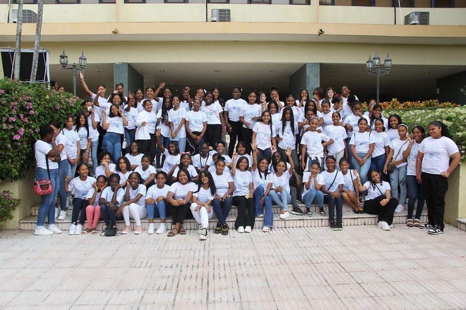 club-de-chicas-de-superate-unicef-y-koica-gradua-185-ninas-y-adolescentes-de-sdn