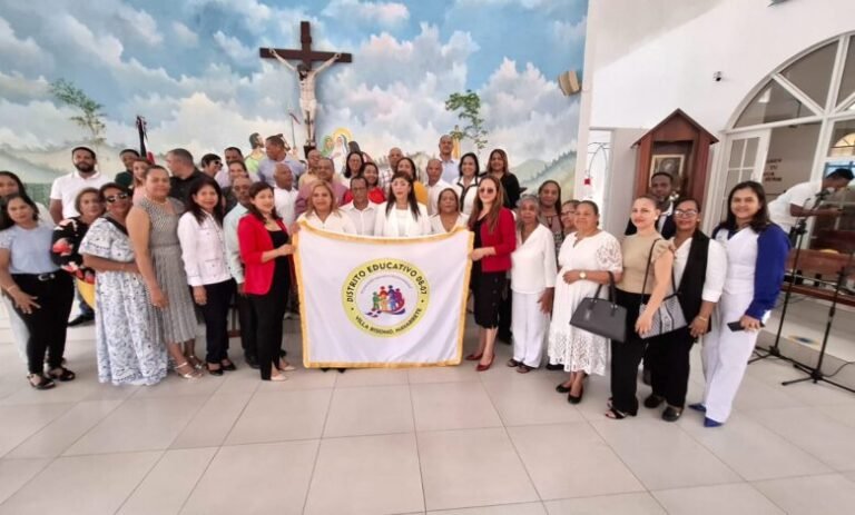 comunidad-educativa-de-navarrete-celebra-misa-en-accion-de-gracias-por-el-dia-del-maestro