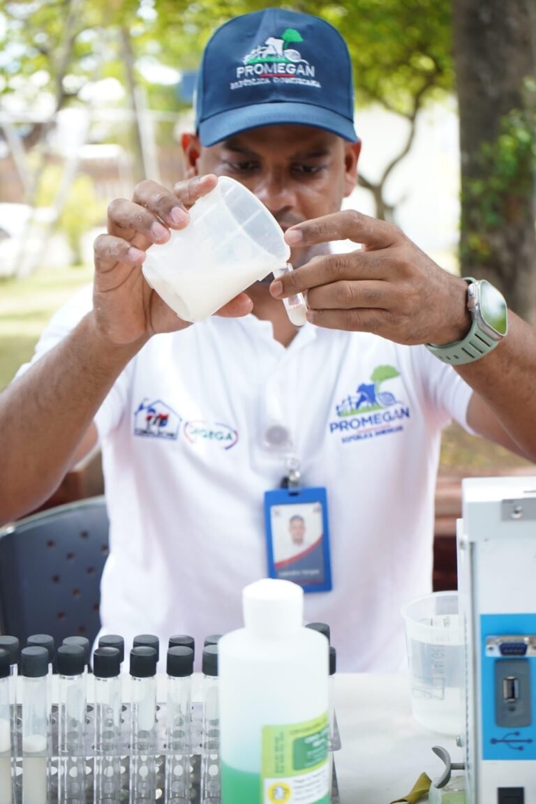 conaleche-compromiso-con-la-calidad-de-la-leche-mediante-monitoreos-continuos