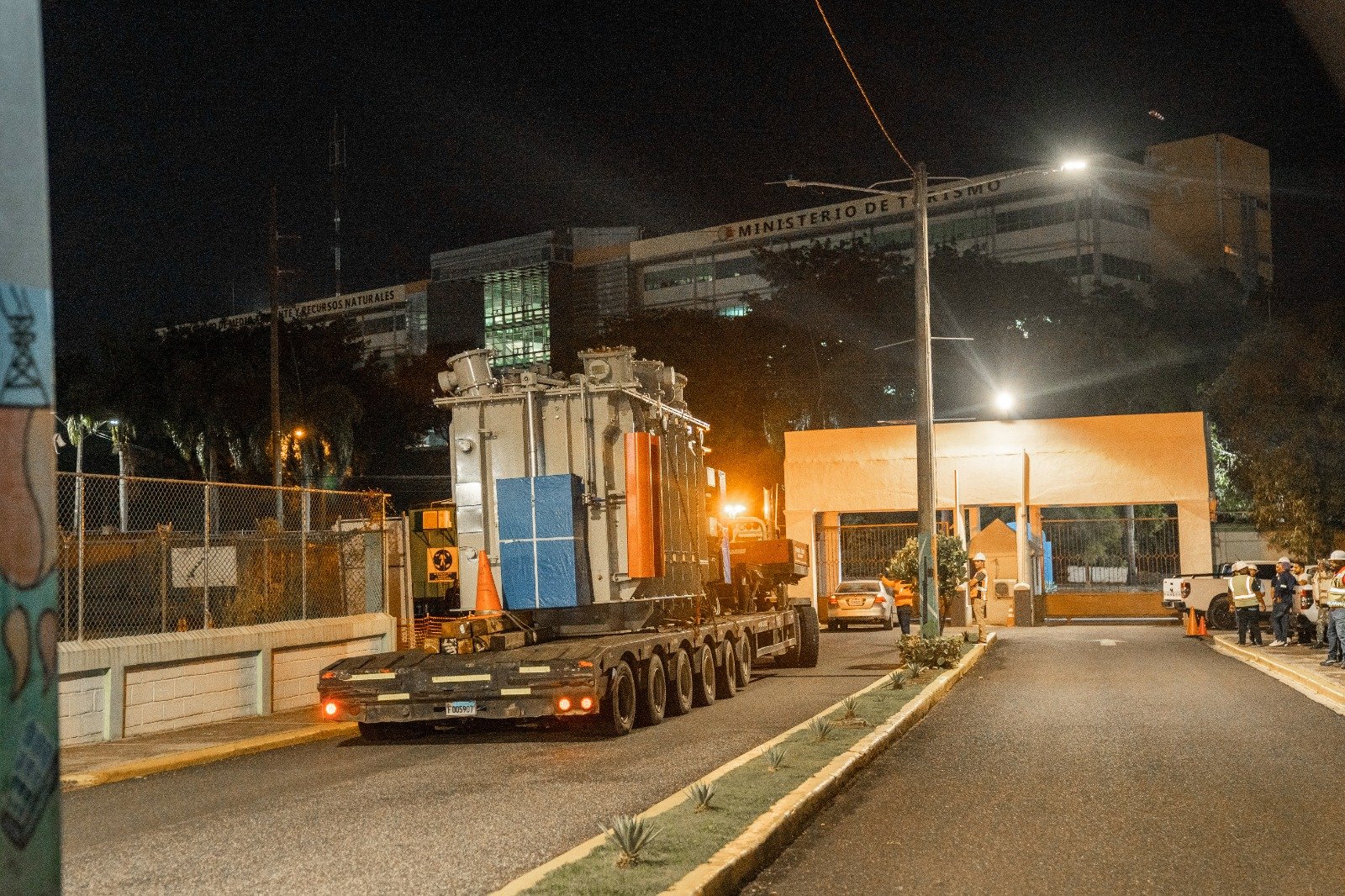 edesur-traslada-10-transformadores-para-construccion-y-repotenciacion-de-subestaciones-electricas