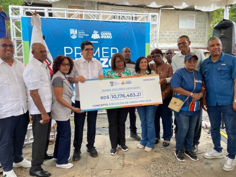 el-alcalde-dio-astacio-comienza-obras-comunitarias-en-la-urena