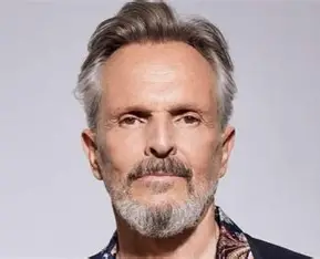 el-momento-mas-pop-de-la-presidenta-madrilena-en-el-concierto-de-miguel-bose