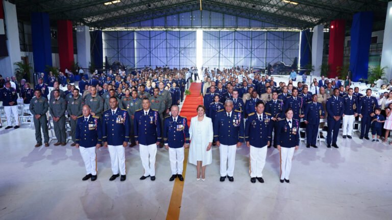 fuerza aerea con mujer