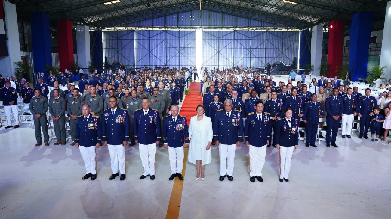 fuerza aerea con mujer