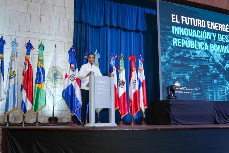 gobierno-busca-llevar-el-servicio-electrico-al-99-5-de-hogares-dominicanos-para-2030