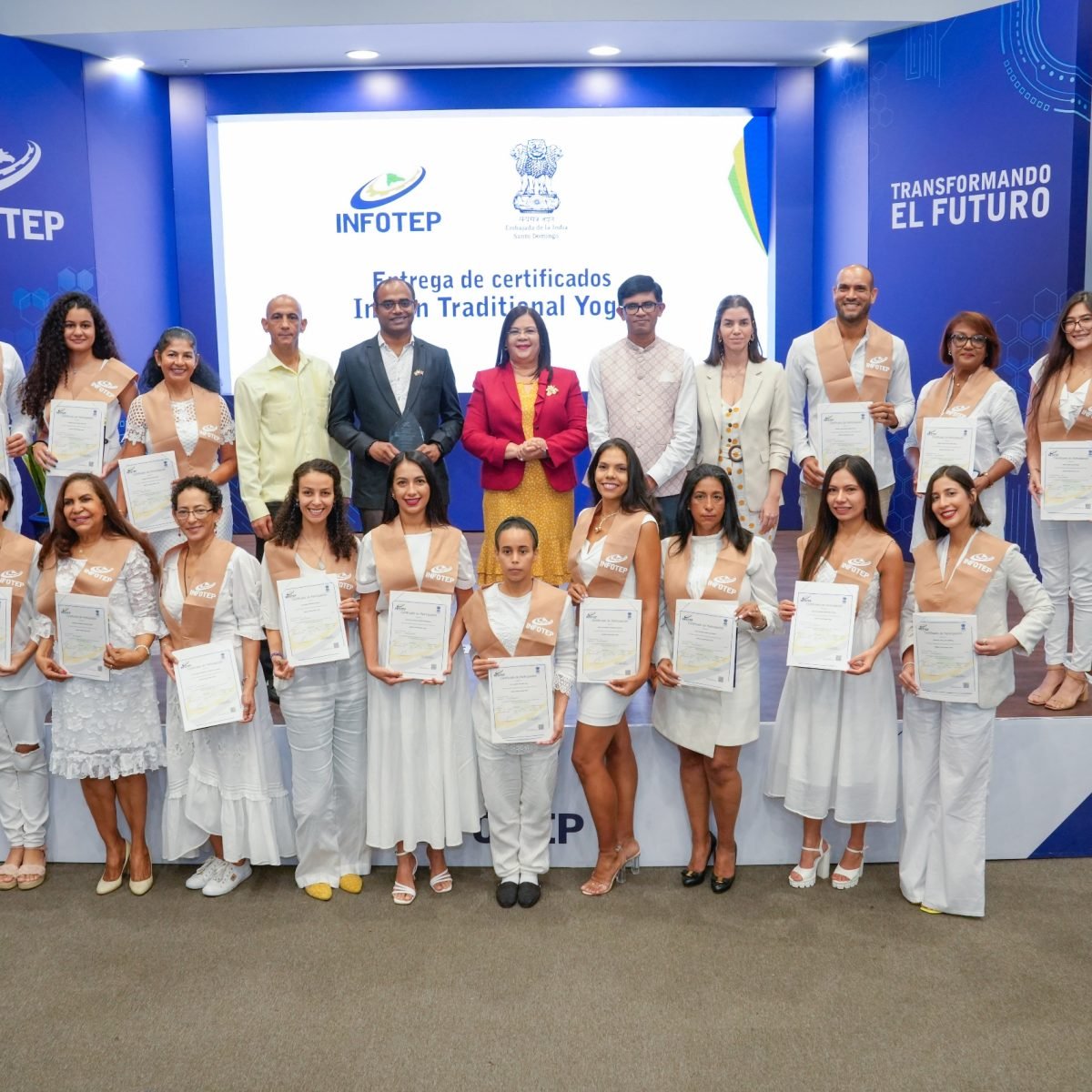 infotep-y-embajada-de-la-india-promueven-bienestar-integral-a-traves-de-formacion-en-yoga
