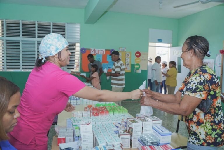 jornada-asistencial-lleva-esperanza-y-bienestar-a-arroyo-dulce-en-barahona