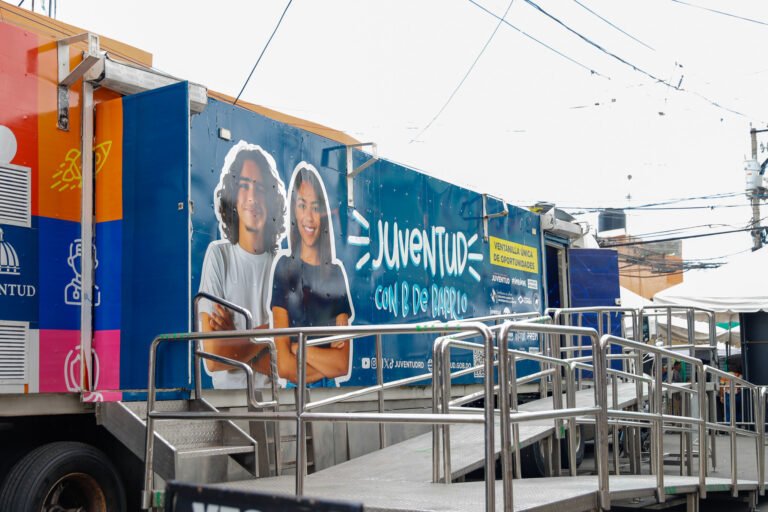 ministerio-de-la-juventud-se-traslada-al-ensanche-capotillo-con-juventud-con-b-de-barrio