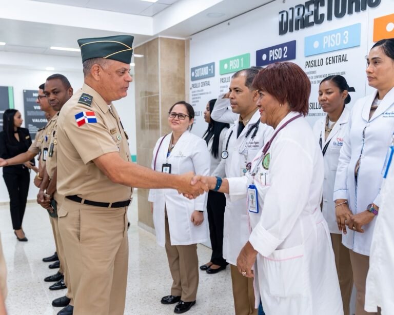 ministro-defensa-encabeza-inauguracion-de-modernas-areas-medicas-en-el-hospital-central-de-la-ffaa