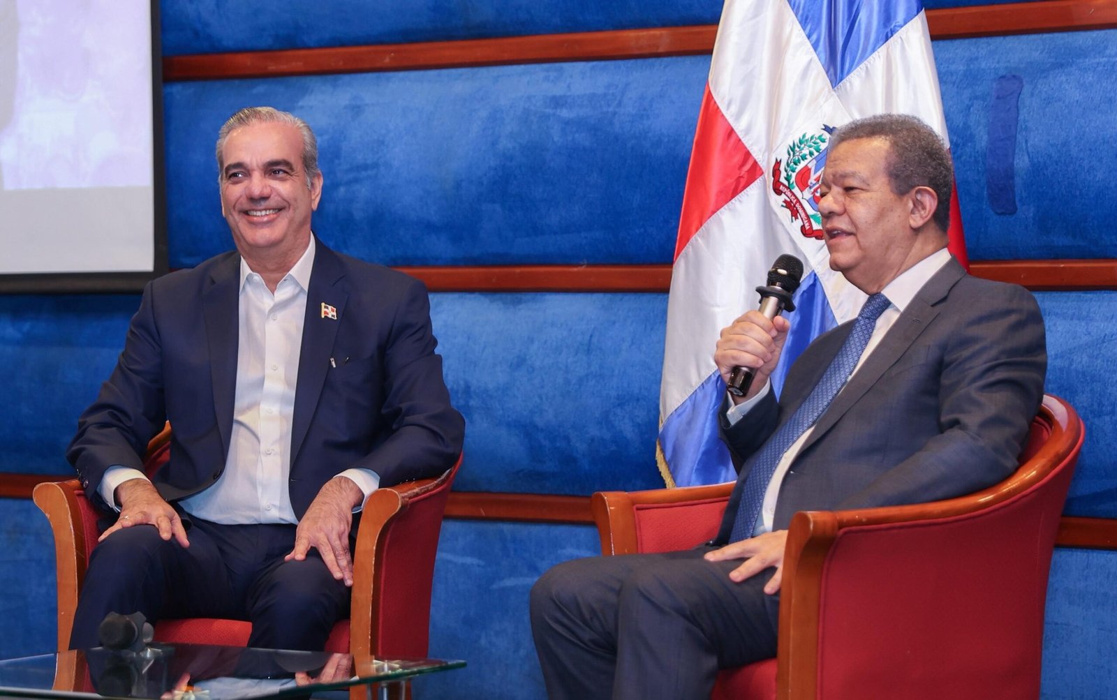 presidente-abinader-y-expresidente-fernandez-se-reunen-para-reforzar-posicion-unificada-ante-la-crisis-haitiana