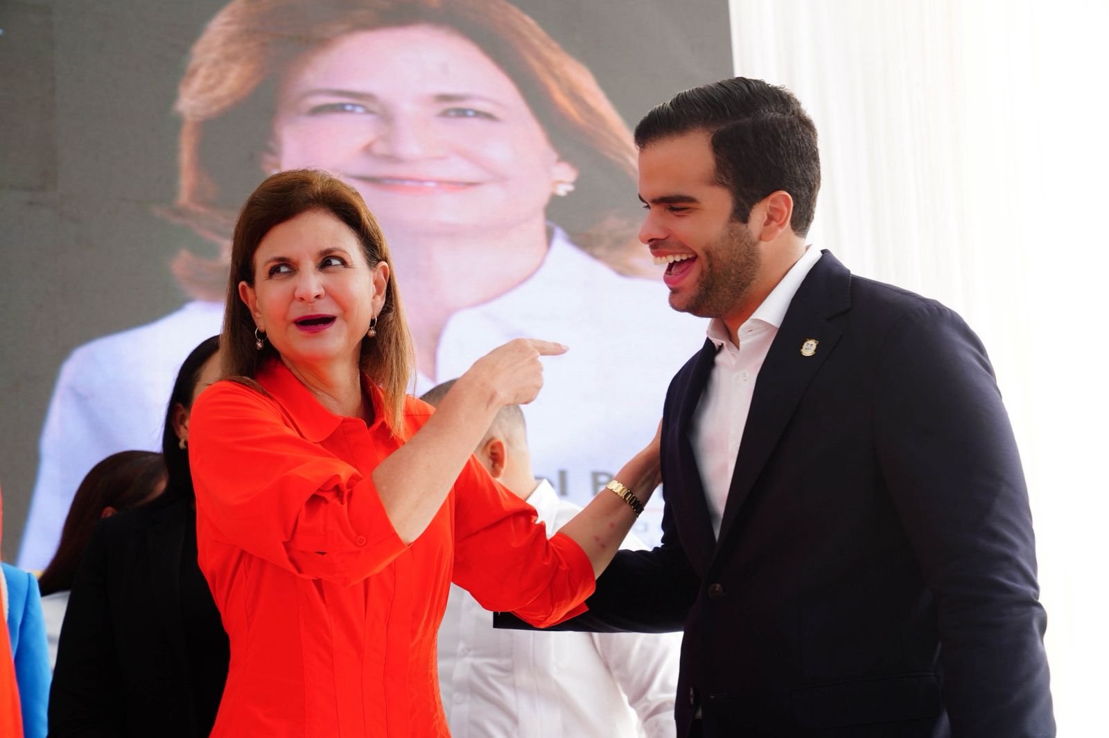 raquel peña elogia diputado