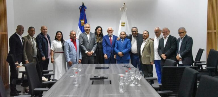 roberto-angel-salcedo-juramenta-al-nuevo-presidente-de-la-cnepr