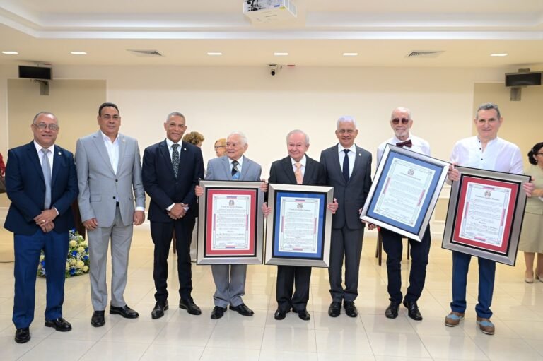 senado-de-la-republica-reconoce-varias-personalidades-del-arte-y-la-cultura-dominicana