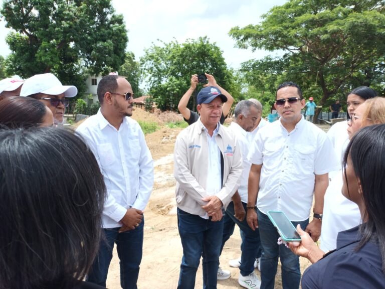 supervisan obra en san cristobal