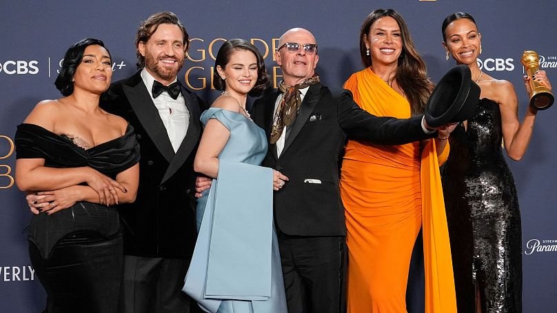zoe-saldana-se-acuerda-de-karla-sofia-gascon-mas-o-menos-al-hablar-de-su-oscar-por-emilia-perez