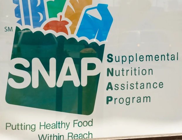 Más estados en EUA restringen tarjeta de alimentos