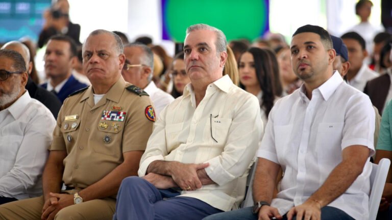 abinader apoya la juventud