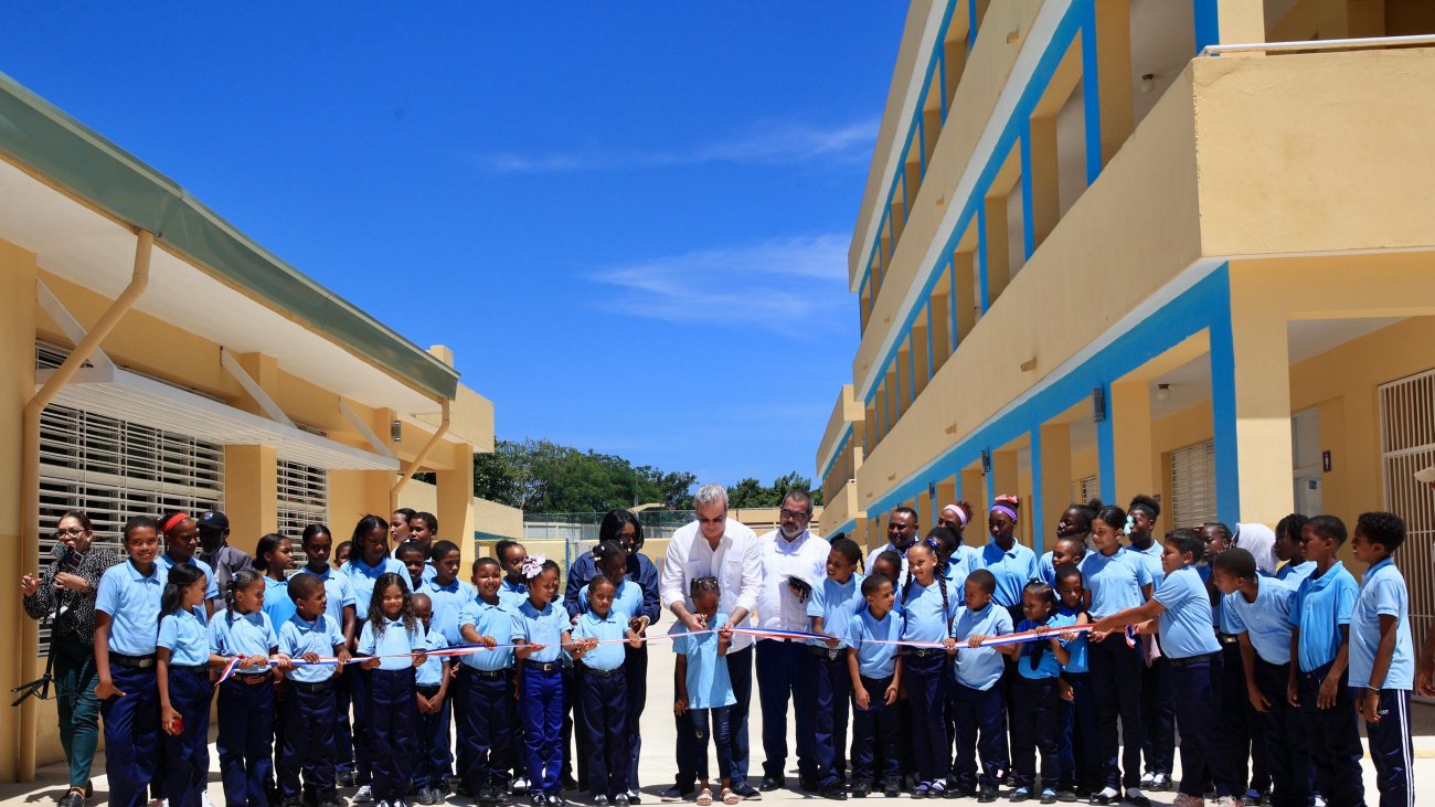 abinader en enriquillo