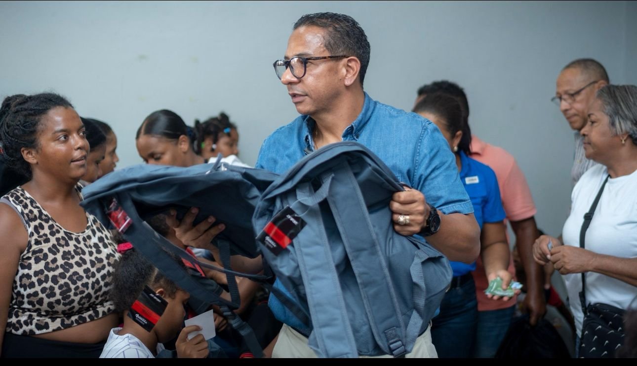pedro jimenez entrega utiles