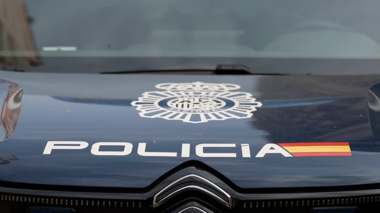 policia abate hombre valencia