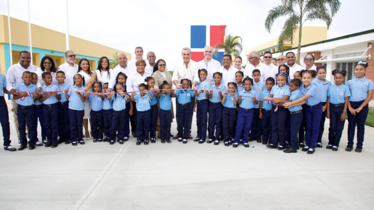 presidente inaugura tres escuelas