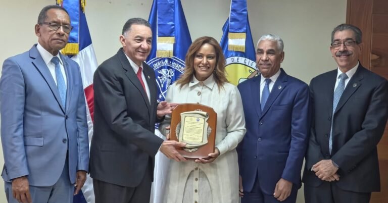 reconocen a cristina contreras