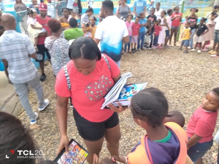 regidor entrega utiles.jpd