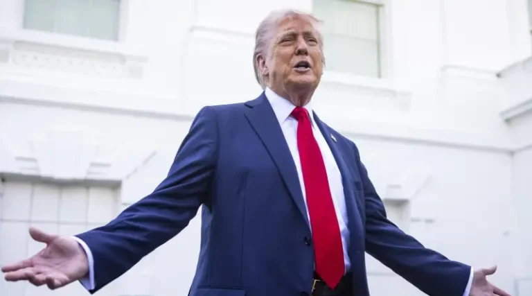 trump con los brazos abiertos