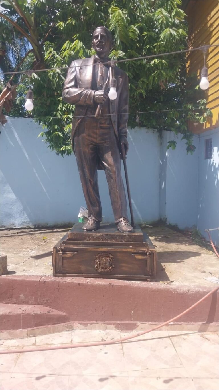 Statue Copy-3