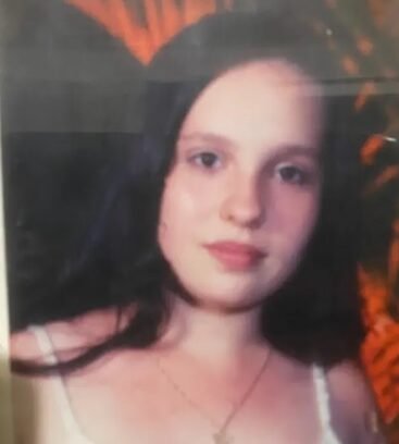 acusan a mujer de 11 cargos
