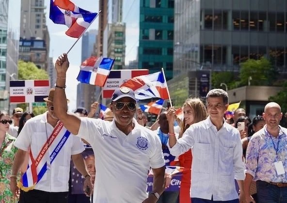 adams declina aspiraciones
