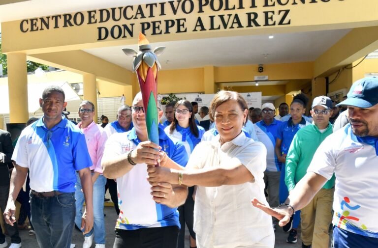 alcaldesa con la antorcha