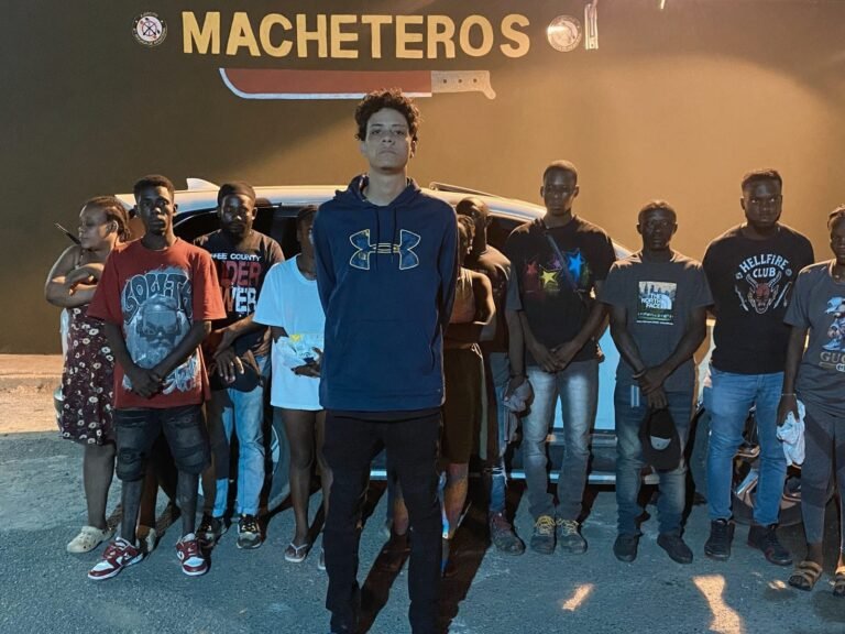 apre conductor con 28 haitianos