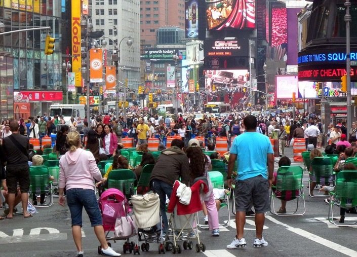 artistas dominicanos en times square