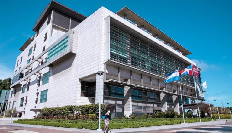 fiscalia fachada clara