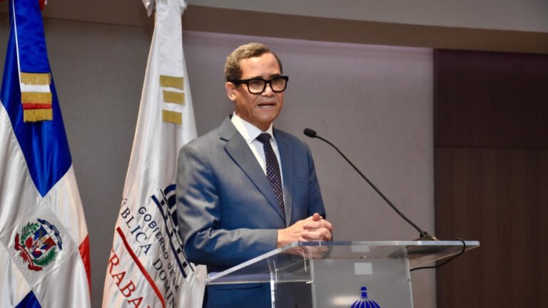 trabajo ofrece detalles