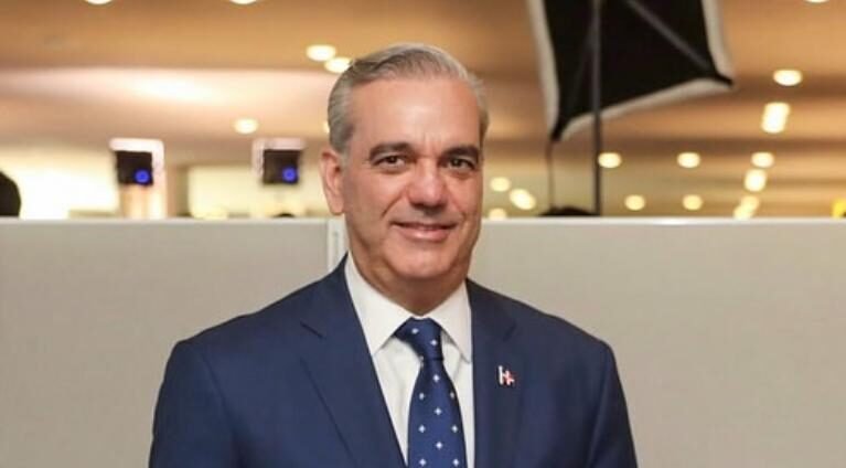 abinader felicita a Machado