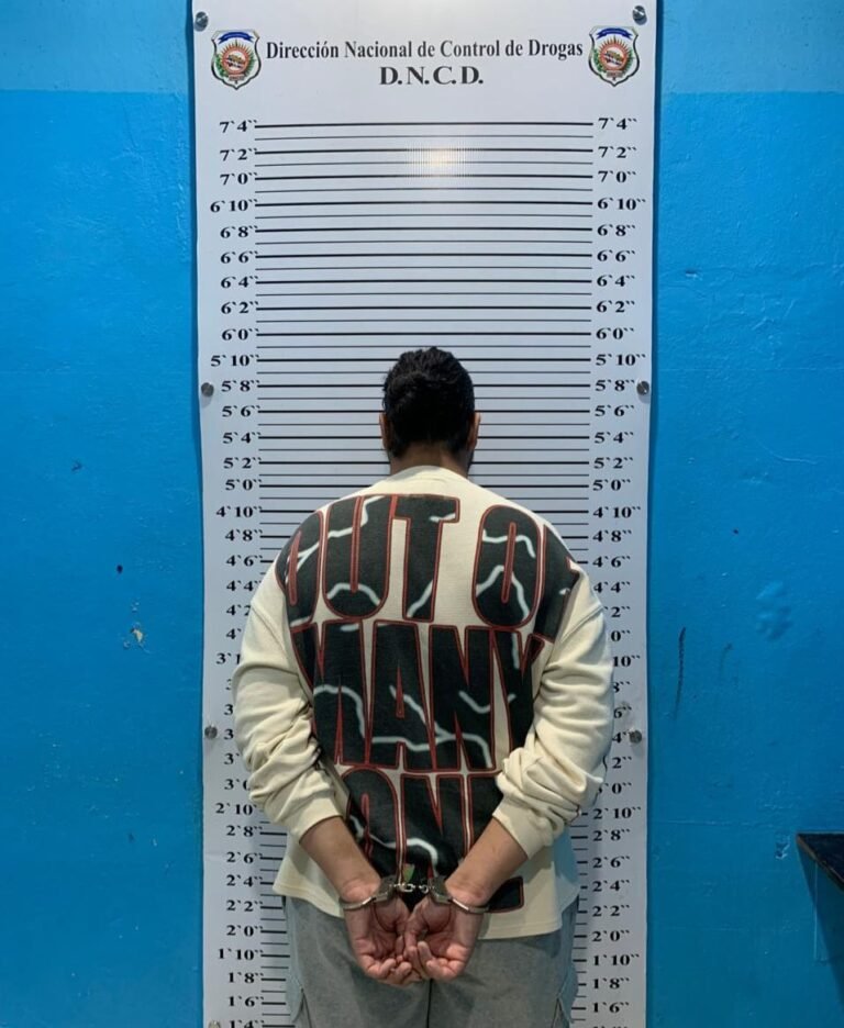 capturan hombre de paquetes