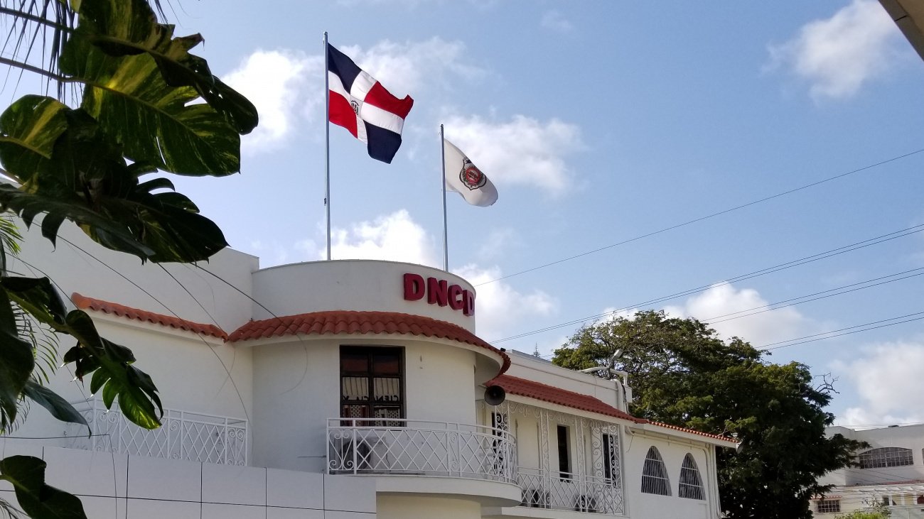 dncd con bandera nacional