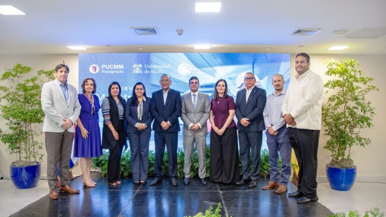 el hombre toca el techo