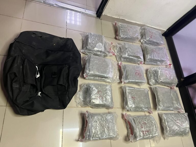 incautan 42 paquetes