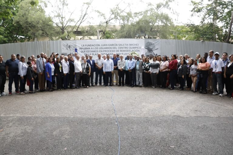 kelvin rinde homenaje