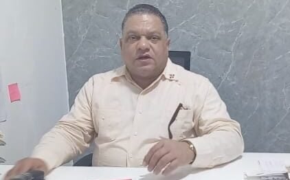 mario diaz con telefonos