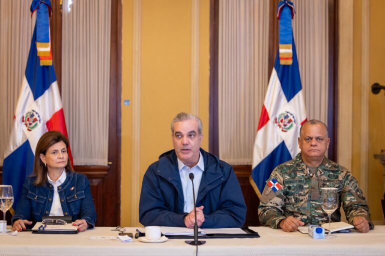 presidente levanta medida por huracan
