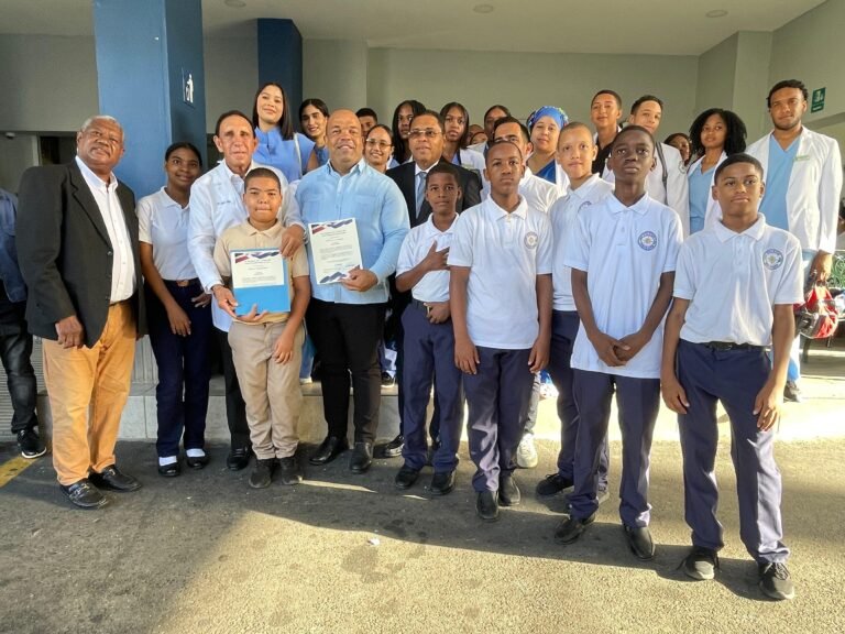 reconocen director regional