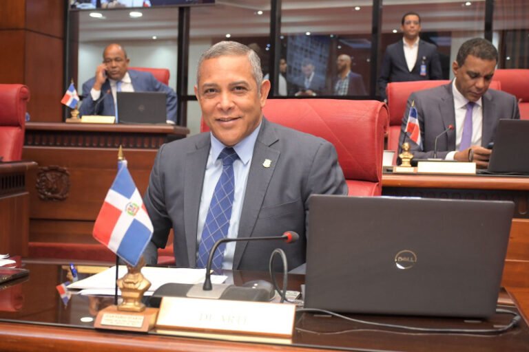 senador franklin romero 2