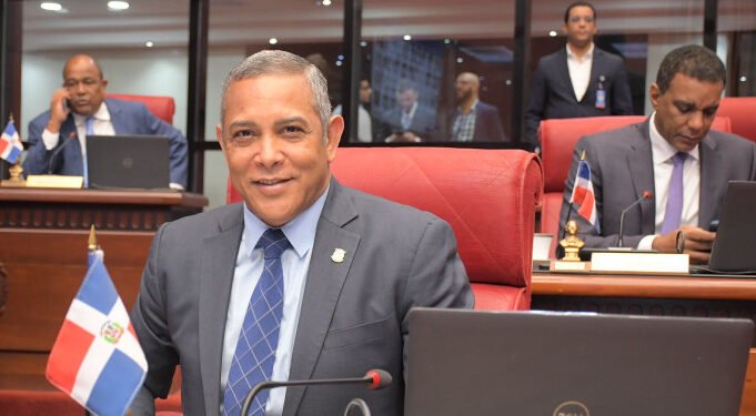 senador franklin romero 2