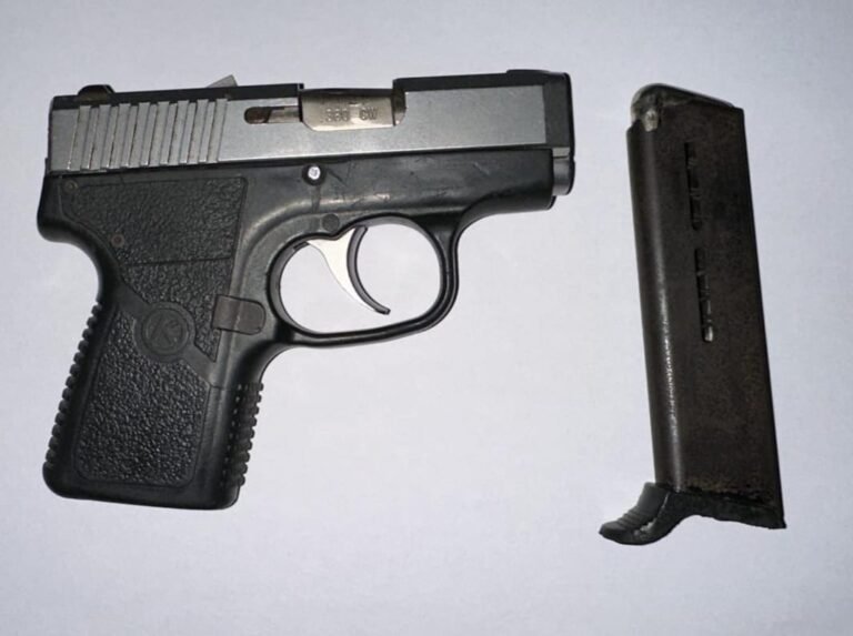 pn apresa tres en la romana