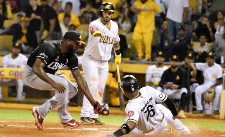 Aguilas ganan a leones
